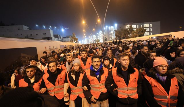 LÖSEV’İN KANSERİ YENEN MÜCADELECİ GENÇLERİ DEPREMİ UNUTMADI