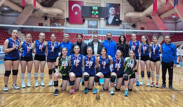 SEYHAN BELEDİYESPORLU GENÇ KADIN VOLEYBOLCULAR ADANA 2’NCİSİ OLDU