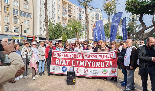 Mersin'de kurumlar ortak açıklamalarında, "Anayasayı ve hukuku çiğneyenler eninde sonunda hesap verir" dedi