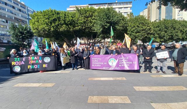 Adana DEM Parti "Dünya Anadili Günü" Çerçevesinde Türkçe ve Kürtçe Açıklama Yaptı