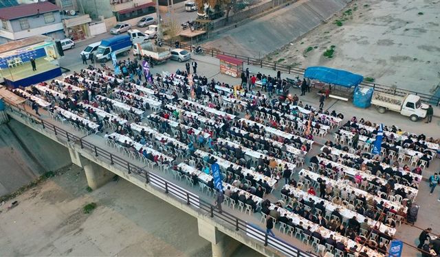 Yüreğir Belediyesi Bin Kişilik İftar Sofrası Kurdu