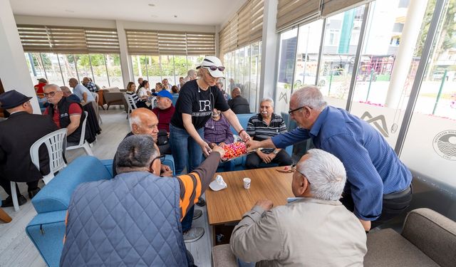 Mersin Büyükşehir Emekli Evlerinde Bayram Coşkusu