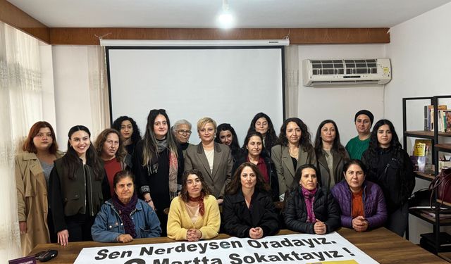 Perihan Koca: "8 Mart'a Giderken" Adana'da Kadınların Sorunlarına Dikkat Çekti