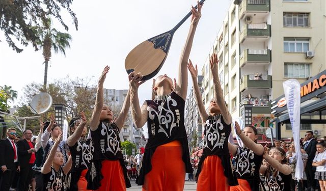 Yeni Şehirde, 7 ülkeden çocuklar 23 Nisan’ı Yenişehir sokaklarında kutladı