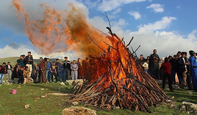 AKP'li Serkan Bayram, 21 Mart'ın, "Nevruz Günü Tatili" ilan edilmesi için kanun teklifi verdi.