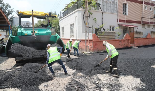 Yüreğir Belediye Başkanı Ali Demirçalı 1 yılda 31 bin 500 ton asfalt döktüklerini söyledi