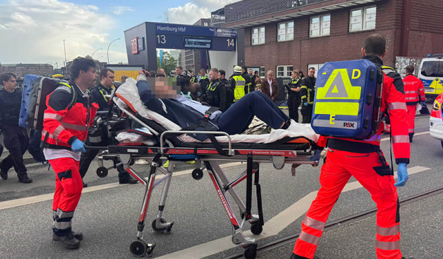 Hamburg Merkez İstasyonu’nda Bıçaklı Saldırı: 12 Kişi Yaralandı