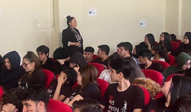 Ç.Ü.'de Lise ve Ortaokul Öğrencilerine Medya Okuryazarlığı Eğitimi Verildi