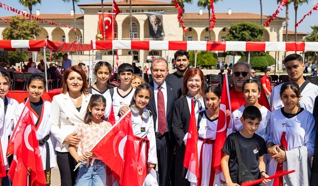 MERSİN’DE 19 MAYIS KUTLAMALARI RENKLİ GÖRÜNTÜLERE SAHNE OLDU