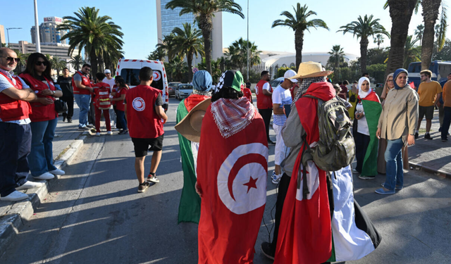 Tunus’tan bin kişilik “Soumoud” (Direniş) Konvoyu Gazze Sınırına İlerliyor
