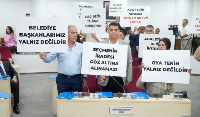 CHP’li Meclis Üyelerinden Oya Tekin’e Pankartlı Destek: “Halkın İradesine Dokunma!”