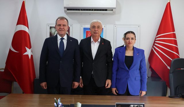 BAŞKAN SEÇER, CHP ANTALYA İL BAŞKANLIĞI’NI ZİYARET ETTİ