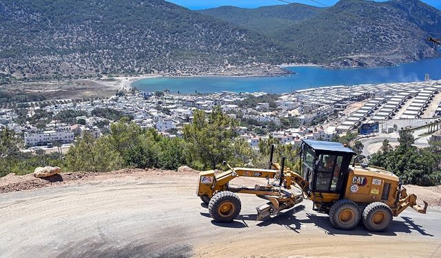 BÜYÜKŞEHİR YEŞİLOVACIK’TA YILLARIN YOL SORUNUNU ÇÖZDÜ
