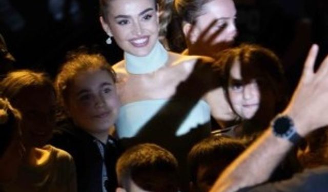Elif Buse Doğan, Sahnedeki Enerjisi ve Zarafeti Büyüledi