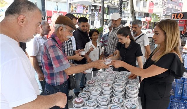 MERSİN BÜYÜKŞEHİR BELEDİYESİ’NDEN 20 BİN KİŞİYE AŞURE İKRAMI