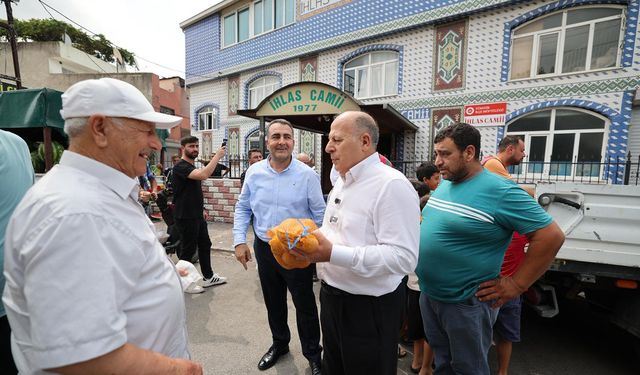 YÜREĞİR BELEDİYESİ DAR GELİRLİ AİLELERE ÜCRETSİZ PATATES DAĞITTI