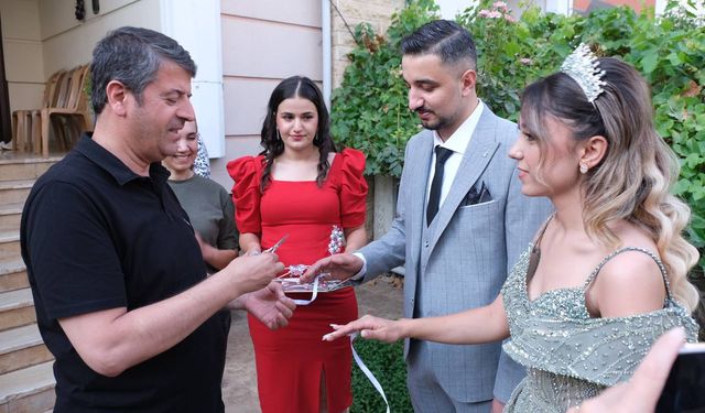 Başkan Tutdere ev hapsinde nişan yüzüğü taktı