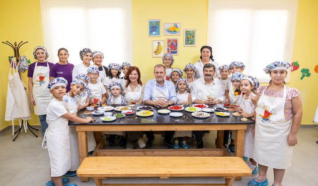 BAŞKAN SEÇER VE MERAL SEÇER, MİNİKLERİN ATÖLYE DENEYİMLERİNE EŞLİK ETTİ
