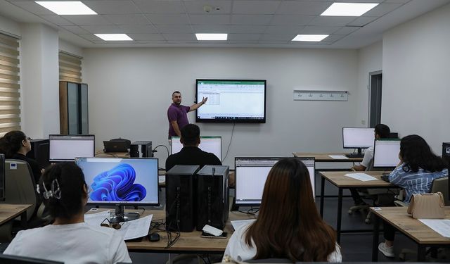 BÜYÜKŞEHİR’İN MESLEKİ YETERLİLİK KURSLARI DEVAM EDİYOR