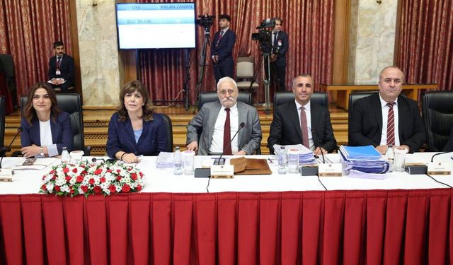 DEM Parti Komisyonu: “Farklılıklarımız zenginliğimizdir, her birimizin anadili barışın dili olmalıdır”