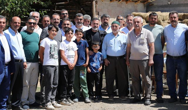 AK Parti İl Başkanı Tamer Dağlı, Tufanbeyli’de Vatandaşlarla Buluştu