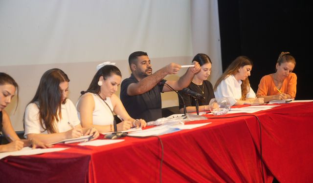Seyhan Belediyesi kreşlerine yerleşecek çocuklar, noter huzurunda gerçekleşen kura çekimi ile belirlendi