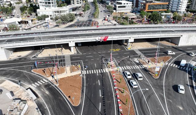 Adana da Öğretmenler Bulvarı Otoban Bağlantısı Köprülü Kavşağı açıldı