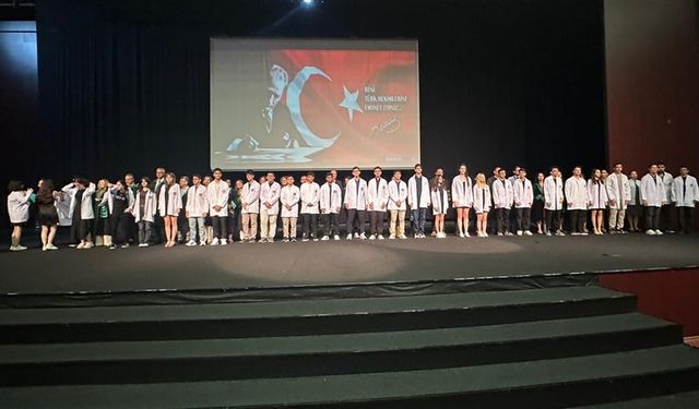 ÇUKUROVA ÜNİVERSİTESİ TIP FAKÜLTESİ BEYAZ ÖNLÜK TÖRENİ GERÇEKLEŞTİRİLDİ