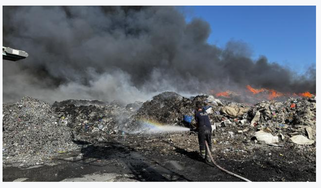 Adana Ekoloji Platformu İsyan Etti: “Bu Kaçıncı Yangın, Şehrimizi Zehirlemeye Ne Kadar Devam Edecekler?”
