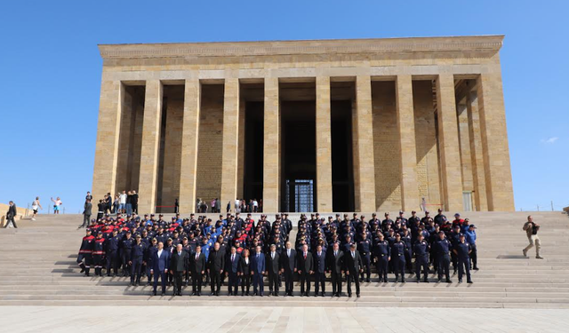 MERSİN BÜYÜKŞEHİR İTFAİYECİLERİ ATA’NIN HUZURUNDA
