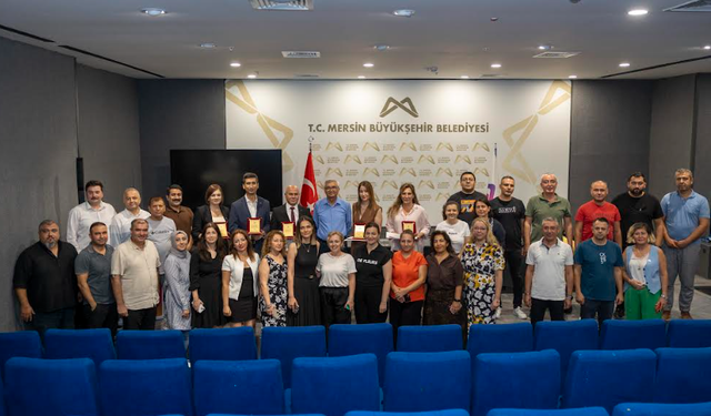 BÜYÜKŞEHİR’DE GÖREVDE YÜKSELEN MEMURLARA PLAKET VE TEŞEKKÜR BELGELERİ TAKDİM EDİLDİ