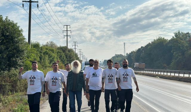 Zeydan Karalar için Özgürlük Yürüyüşü başlatan gençlere Hendek’te sanatçı Süavi katıldı