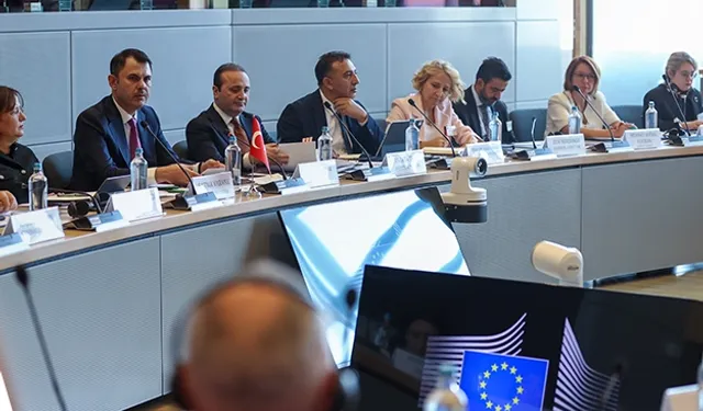 Bakan Kurum AB İklim Eylem Komiseri Hoekstra ile görüştü