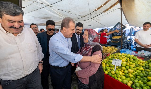 BAŞKAN SEÇER, KURDALİ’DE PAZAR ZİYARETİ YAPTI
