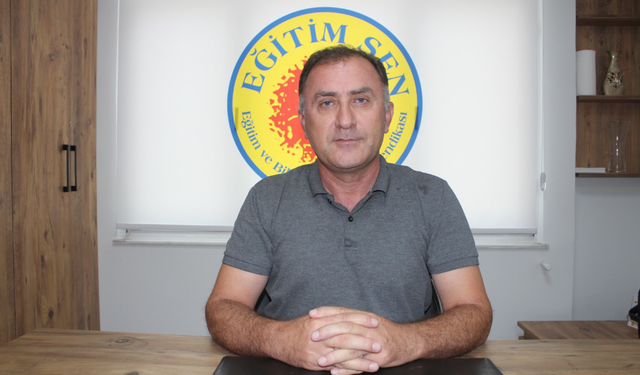 Adana Eğitim Sen’den Uyarı: “Kamu kurumlarına partili posterleri asmak Anayasa’ya ve 657’ye aykırıdır”