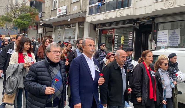 Dostları Hakan Tosun İçin Yürüdü: “Cinayetin Üzerindeki Sis Perdesi Kaldırılmadıkça Adalet Yeniden İnşa Edilemez”