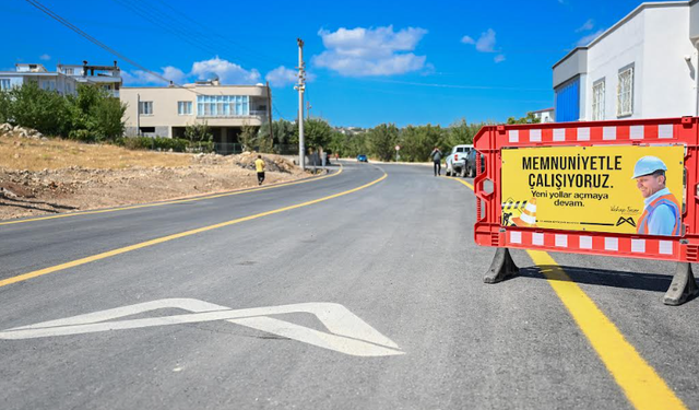 MERSİN BÜYÜKŞEHİR BELEDİYESİ GÜLNAR’DA YOLLARI YENİLİYOR