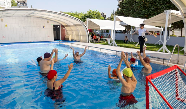 MERSİN BÜYÜKŞEHİR’DEN ÖZEL GEREKSİNİMLİ BİREYLERE YÜZME EĞİTİMİ…