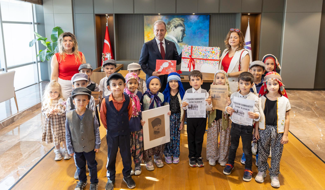 ÖĞRENCİLER, CUMHURİYET COŞKUSUNU BAŞKAN SEÇER’LE PAYLAŞTI