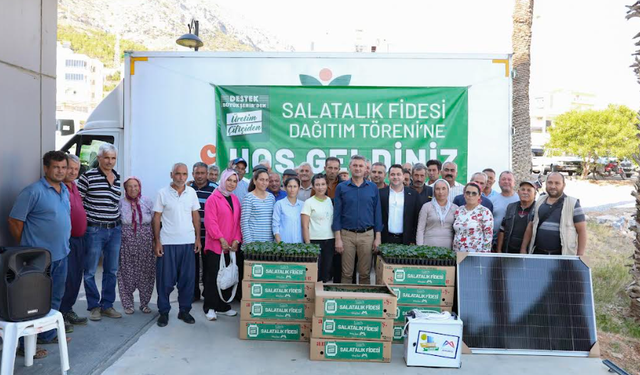 BÜYÜKŞEHİR, AYDINCIK’TA 45 BİN HIYAR FİDESİ DAĞITTI