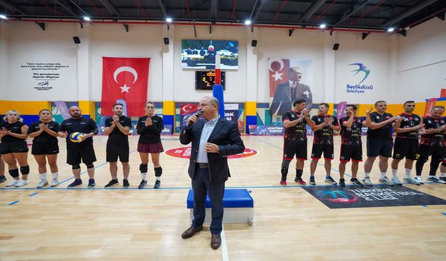 İstanbul Beylikdüzü'nde 'Atatürk Kupası Voleybol Turnuvası' başladı