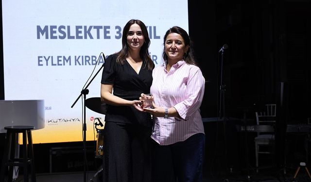 Adana Mimarlık Festivali kapsamında mesleğe yeni adım atanlar ile 30, 40, 50 yıllık mimarlar bir araya geldi