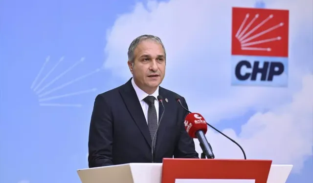 Suat Özçağdaş: “Türk Bayrağı’nın sağına Atatürk, soluna Cumhurbaşkanı posteri asılacak” talimatı partizan bir dayatmadır