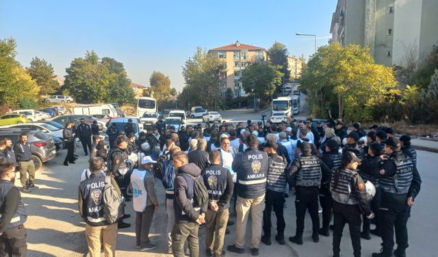 KESK’li KHK’liler, Meclis Parkı ve Eğitim Sen çevresinde polis ablukası altında.