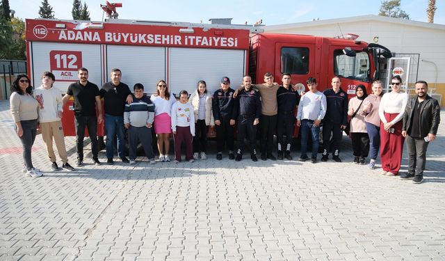 Adana Büyükşehir Belediyesi İtfaiyesi, özel gereksinimli çocukların kalplerine misafir oldu
