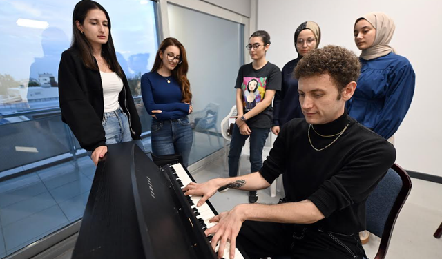 MERSİN BÜYÜKŞEHİR’İN ÜCRETSİZ ENSTRÜMAN KURSLARINA YOĞUN İLGİ