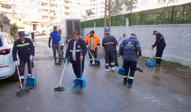 Seyhan Belediyesinden İlçe Genelinde Yoğun Temizlik Mesaisi
