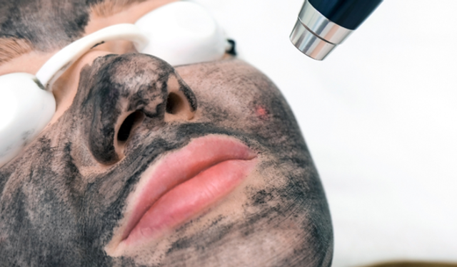 Yağlı ve Akneye Eğilimli Ciltler İçin Medikal Çözümler