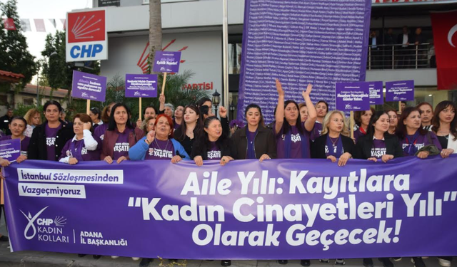 CHP Adana Kadın Kolları kadın cinayetlerine karşı yürüyüş gerçekleştirdi
