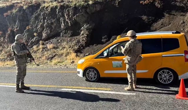 Yerlikaya: 81 İlde Düzenlenen Operasyonlarda 29 Organizatör ve 687 Düzensiz Göçmen Yakalandı